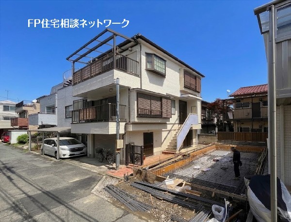外観:落ち着いた住宅街に佇む住まい。周辺は穏やかな街並みが広がり、日々を快適に過ごせる住環境です。