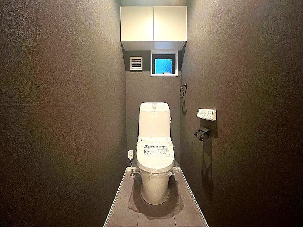 洗浄機能付き便座を標準装備。冬の寒い時期には暖房機能も活躍。快適にご利用いただけます。