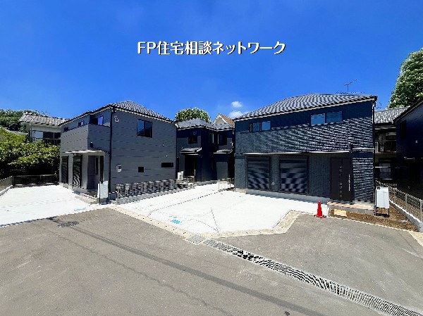 外観:【類似外観同仕様】  施工例のため分譲中の建物とは外壁、屋根開口部等の形状・仕様が異なります。