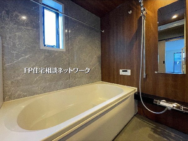 【類似設備同仕様】施工例のため分譲中の建物とは外壁、屋根開口部等の形状・仕様が異なります。