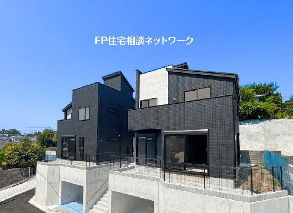 外観:【類似外観同仕様】施工例のため分譲中の建物とは外壁、屋根開口部等の形状・仕様が異なります。