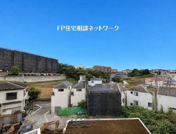 外観:周囲は閑静な住宅街で、落ち着いた新生活をスタートさせるのに最適な環境です。 