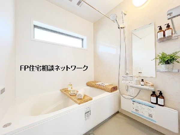 【浴室】本画像はAIがCGで小物を作成しており、実際の現地に小物は設置されておりません。また、販売価格に小物等は含まれておりません。