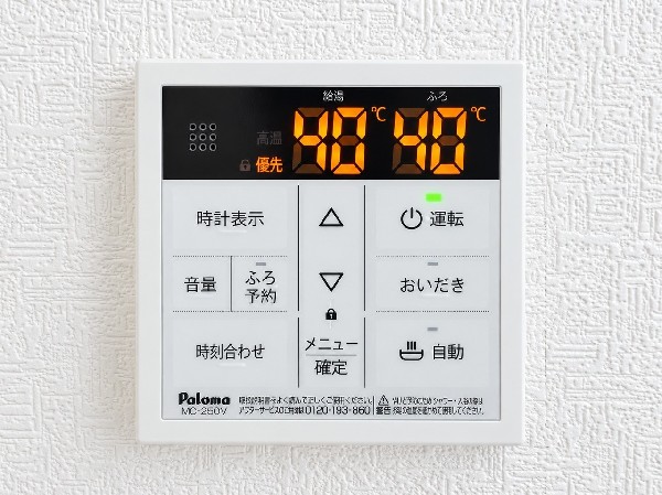 ワンタッチでお湯張りや保温が可能なフルオートバス。いつでも快適に入浴が出来ます。仕事や塾などパパやお子様の入浴時間が異なる家でも、保温機能でいつでも快適に入浴が可能です。一日の疲れを癒してください。