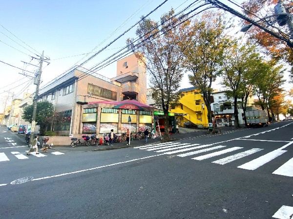 周辺環境:食品館あおば藤が丘店(「より良い品をより安く」をモットーに、地域のお客様に安心・安全をお届けすべく、地域一番店を目指しています。)