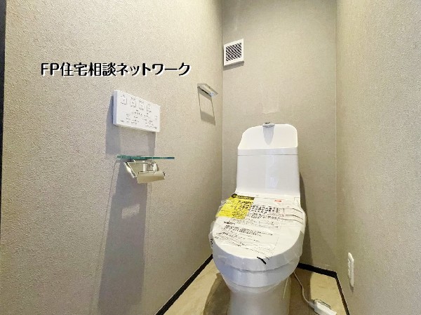 【類似設備同仕様】施工例のため分譲中の建物とは外壁、屋根開口部等の形状・仕様が異なります。