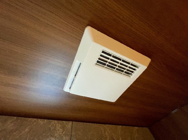 設備お風呂場そのものを乾燥機にしてしまう便利な機能。梅雨時期や花粉の時期に助かる。冬の時期には暖房機能がヒートショックを防ぐ。