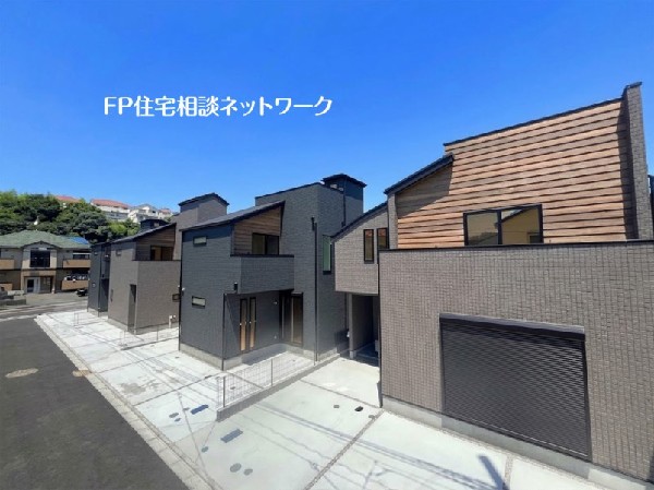 外観:【類似外観同仕様】施工例のため分譲中の建物とは外壁、屋根開口部等の形状・仕様が異なります。