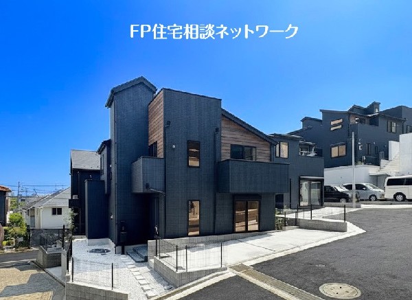 外観:【類似外観同仕様】施工例のため分譲中の建物とは外壁、屋根開口部等の形状・仕様が異なります。