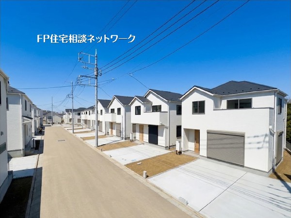 外観:【類似外観同仕様】施工例のため分譲中の建物とは外壁、屋根開口部等の形状・仕様が異なります。