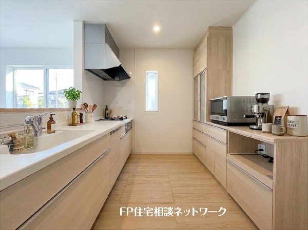 【キッチン】  本画像はAIがCGで家具を作成しており、実際の現地に家具は設置されておりません。また、販売価格に家具等は含まれておりません。