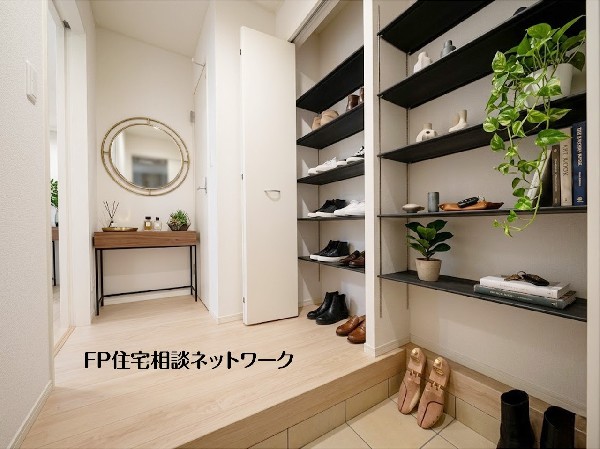 【玄関│シューズボックス】  本画像はAIがCGで家具を作成しており、実際の現地に家具は設置されておりません。また、販売価格に家具等は含まれておりません。