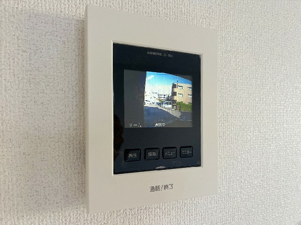 モニター付インターホンが標準仕様です。不安になりがちな防犯面。目で確認できるからあんしんです。
