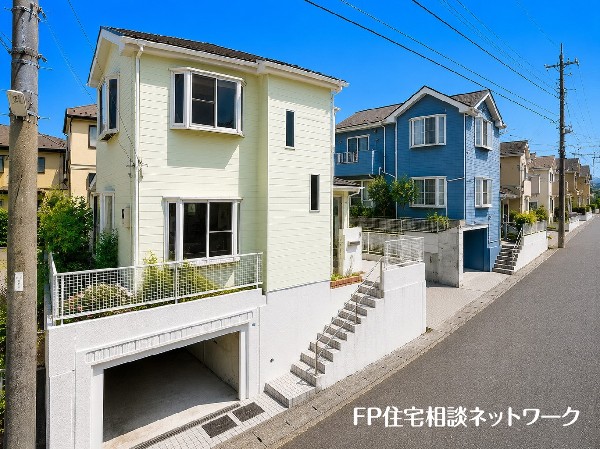 外観:四季を通じて自然と触れ合えるスポットが周辺には盛りだくさん！お散歩やジョギング、週末のご家族での遊びに最適です。暮らしの夢を育む理想の住まいがここにはあります。