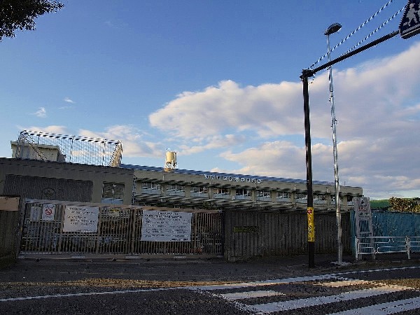 周辺環境:西丸子小学校(自ら考え　正しく判断し　進んで実践する子)