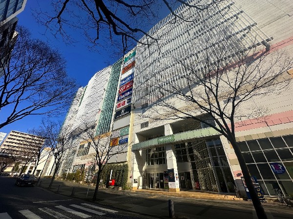 周辺環境:ノースポート・モール(あなたと、いつも、ずっと。私たちはお客さまとともに、新しい時代にふさわしい商業施設をめざします。)