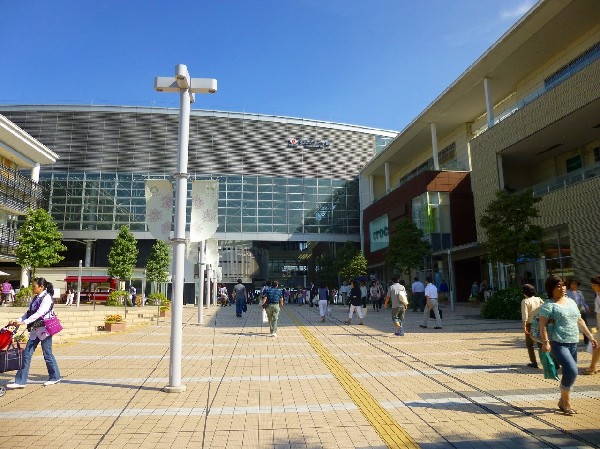 周辺環境:たまプラーザ駅(駅前再開発中の駅前が次々と整備されています。より使いやすく、よりブランド力をつけたたまプラーザ駅が誕生するのは間近です。)