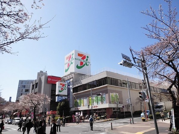 周辺環境:イトーヨーカドーたまプラーザ店(10時～22時まで営業　駐車場255台を完備しておりお買物に便利です。)