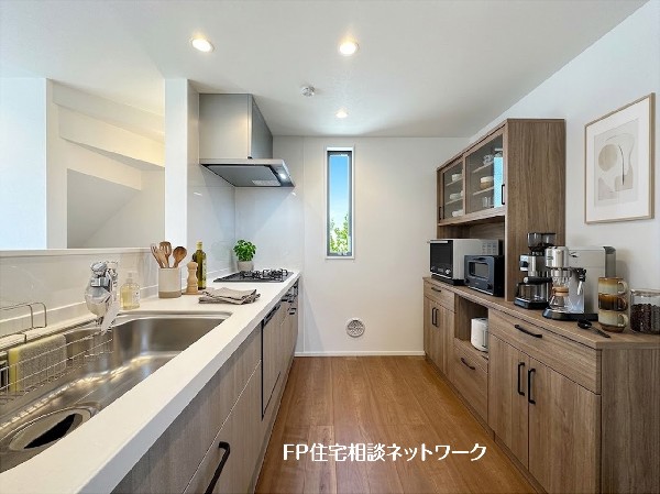 【キッチン】  本画像はAIがCGで家具を作成しており、実際の現地に家具は設置されておりません。また、販売価格に家具等は含まれておりません。