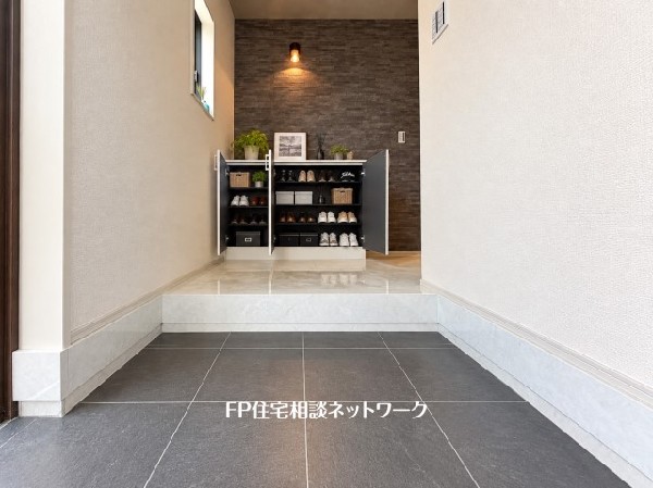 本画像の靴、小物、植栽等はCG生成の配置イメージです。販売価格にこれらは含まれず、付帯しません。