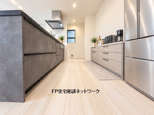 本画像の冷蔵庫、家具、家電、植栽、小物等はCG生成の配置イメージです。販売価格にこれらは含まれません。