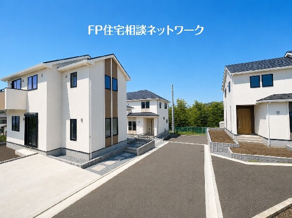 外観:閑静な住宅地で子育て家族にピッタリ。毎日のお散歩も快適な緑に恵まれたエリアで、自然に包まれた穏やかな暮らしを実現するための、ゆとりある住環境が整っています。