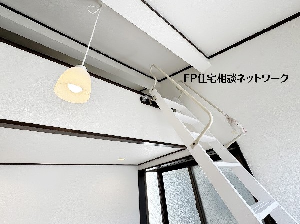 ロフトスペースを完備。季節用品や捨てられないご家族の思い出もしっかりと収納できます。居室空間を邪魔しないスペースなので、多趣味で荷物の多いご家族にピッタリ。