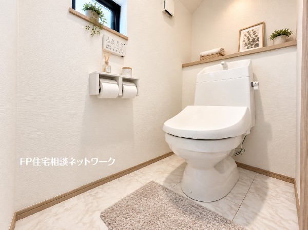 本画像はAIがCGで小物などを生成しているので実際の現地には設置されておりません。