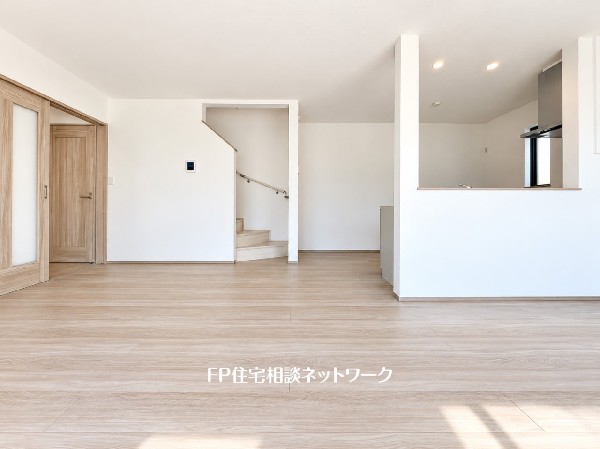 リビングを通過して2階へと登れるリビングイン階段。ただいま、おかえり、行ってきます、の声が響き渡る。コミュニケーションが取れる家族思いの間取りを作りました。