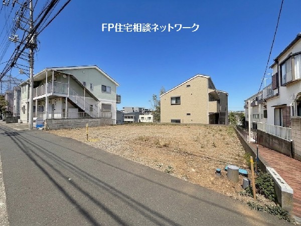 外観:敷地と道路に高低差のない建築条件なし売地！お好みのハウスメーカーで理想の住宅を建築する事が出来ます。