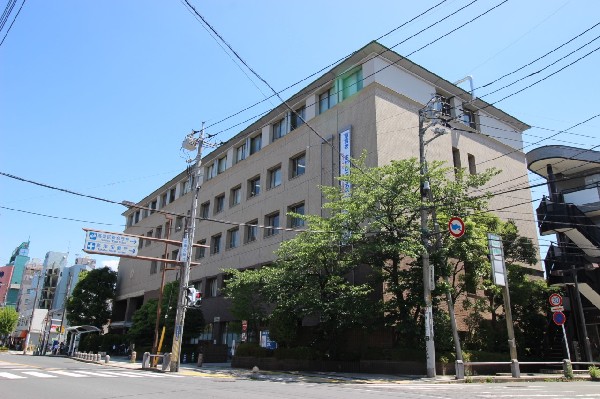 周辺環境:区役所(高津区役所　引越しや出産、検診、保育園の入園、年金、税金、各種手続き等々、節目で必ず行く必要がある区役所。)