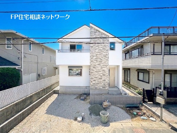 外観:小田急線「新百合ヶ丘」駅　徒歩17分！周辺にはお買物や教育施設が充実しており、生活のしやすい住環境です。