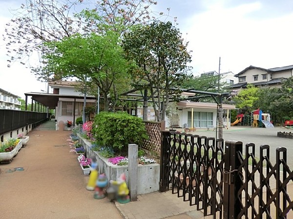 周辺環境:花の木保育園(私たちは園にかかわる全ての人が共に 成長し自分を尊重して幸せになるように努めます。)