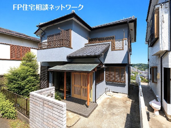 外観:閑静な住宅地で子育て家族にピッタリ。毎日のお散歩も快適な緑に恵まれたエリアで、自然に包まれた穏やかな暮らしを実現するための、ゆとりある住環境が整っています。