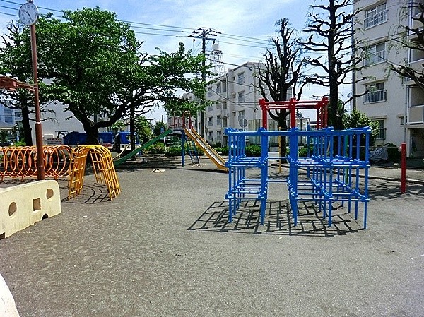 周辺環境:宮内公園(住宅街らしく近隣には公園たくさんあります。その日の気分でどこへ行こうか決める楽しみもあり、きっと、お気に入りの公園がみつかるはずです。)
