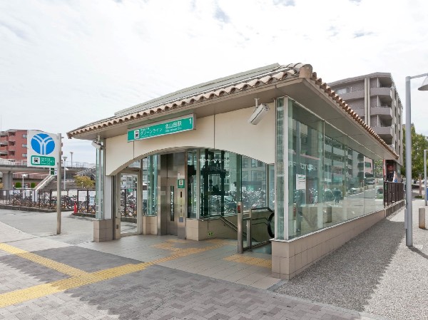 周辺環境:北山田駅　(横浜方面や都内方面、どちらにもアクセス良好です。駅周辺には商業施設、少し離れると住宅街と、利便性と住環境のバランスが整うエリアです。)