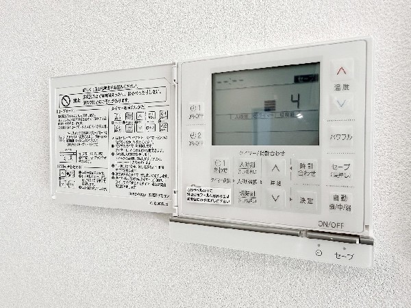 【床暖房】家族が集まる場所には、足元からあったか床暖房付です。ホコリが舞い上がりにくく、静かで空気もクリーン、快適な居住空間です。
