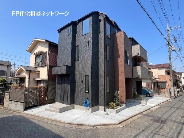 外観:【類似外観同仕様】施工例のため分譲中の建物とは外壁、屋根開口部等の形状・仕様が異なります。