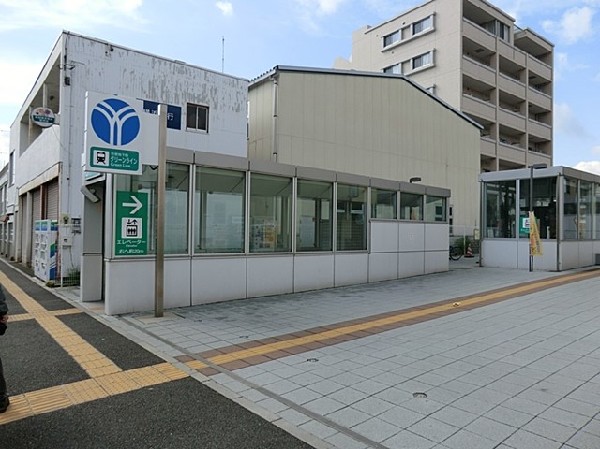 周辺環境:グリーンライン高田駅　(駅前にはスーパーやホームセンターなどが揃い生活しやすい環境です。また、病院が多く、いざという時にも安心の、住みやすい地域です。)