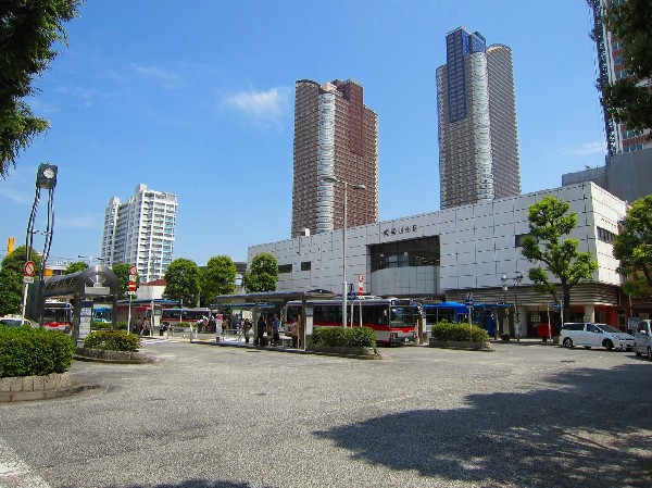 周辺環境:武蔵小杉駅(東急東横線と目黒線・JR南武線のほかJR横須賀線と湘南新宿ライナーも利用可能です。)