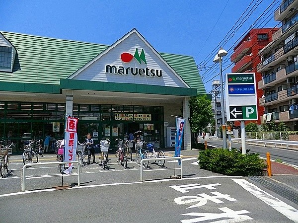 周辺環境:マルエツ川崎坂戸店(関東圏を中心に展開するチェー450マルエツ川崎坂戸店　ンスーパー。店内は明るく活気があり、品揃えも豊富。ネットスーパーもございます。)