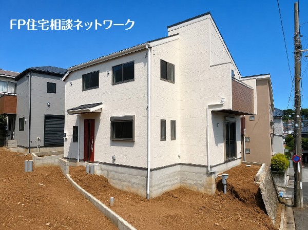 外観:閑静な住宅地で子育て家族にピッタリ。自然に包まれた穏やかな暮らしを実現するための、ゆとりある住環境が整っています。