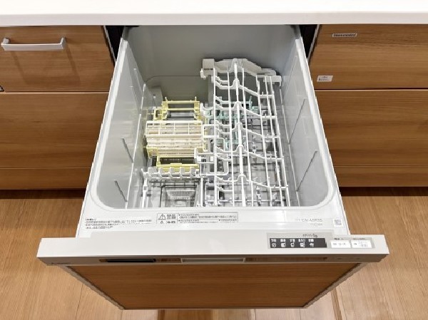 設備利用者が増えているのはメリットが多いから。時間の節約、手が荒れない、水道代の節約、高温度で洗うので油汚れもしっかり落とせる。まさに理想家電。