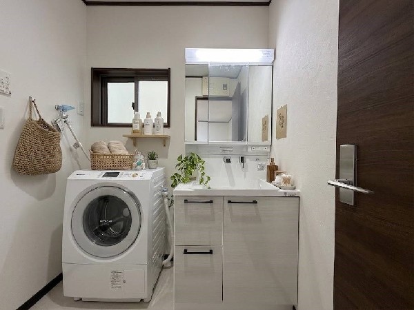 ■洗面室■  ※本画像はAIがCGで家具作成しており、実際の現地に家具は設置されておりません。また、販売価格に家具等は含まれておりません。