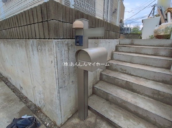 外観:現地写真(玄関アプローチ)