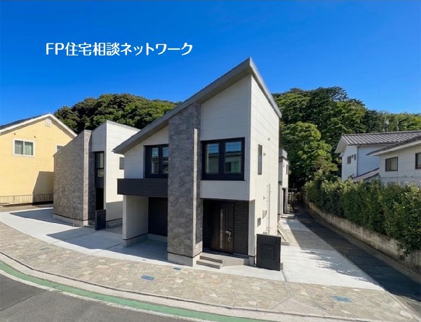 外観:【類似外観同仕様】施工例のため分譲中の建物とは外壁、屋根開口部等の形状・仕様が異なります。