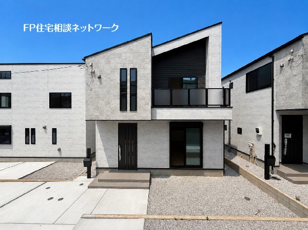 外観:【類似外観同仕様】施工例のため分譲中の建物とは外壁、屋根開口部等の形状・仕様が異なります。