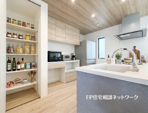 【キッチン】  本画像はAIがCGで家具を作成しており、実際の現地に家具は設置されておりません。また、販売価格に家具等は含まれておりません。