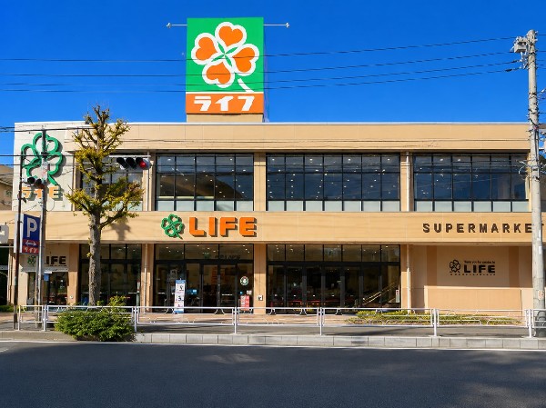 周辺環境:ライフ青葉しらとり台店(スーパーマーケット ライフは、「安全と安心」「鮮度と品質」「信頼とサービス」にこだわっています。)