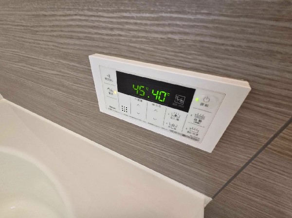 【オートバス】ワンタッチでお湯張りや保温が可能なフルオートバス。保温機能でいつでも快適に入浴が可能です。